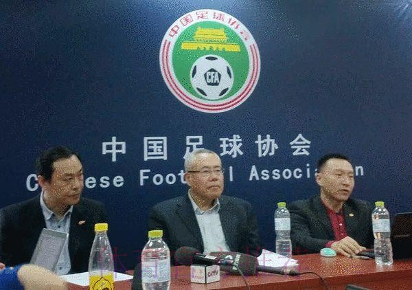 足协召开例行媒体通气会 呼吁球员做出文明示范 足协召开例行媒体通气会 呼吁球员做出文明示范